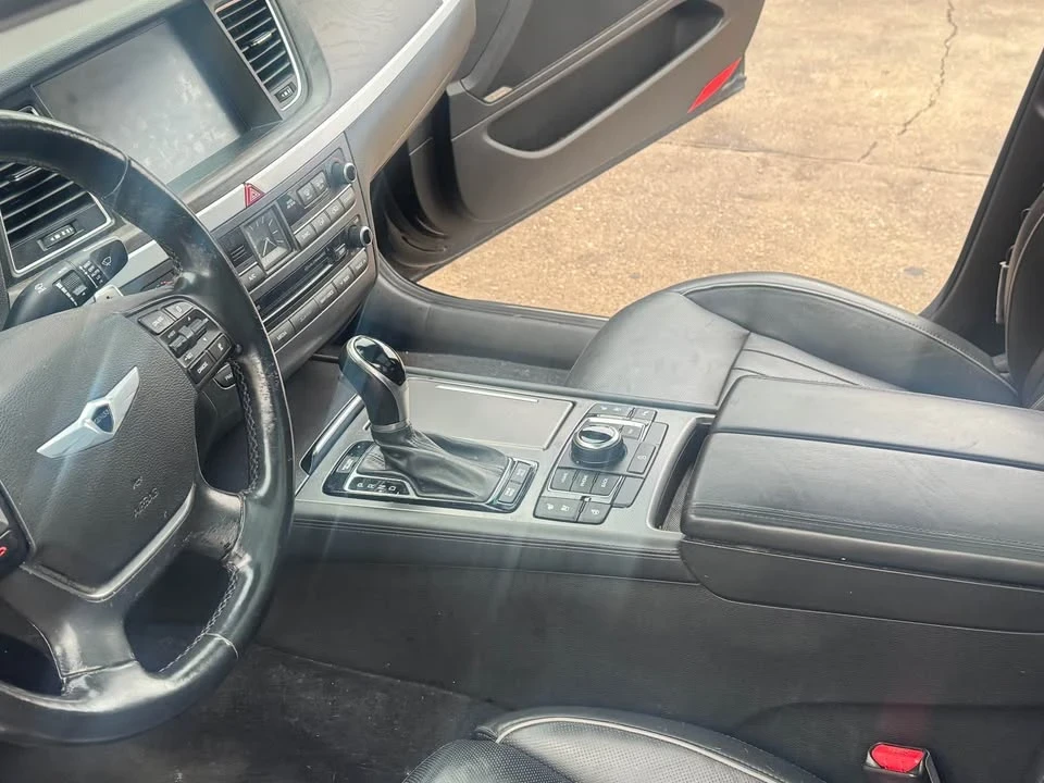 2015 Hyundai Genesis - Image 8 of 12