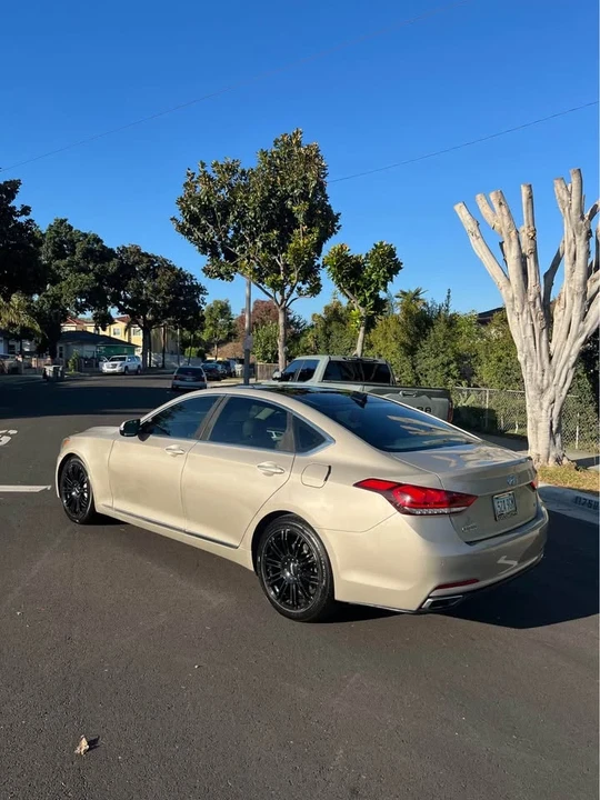 2015 Hyundai Genesis - Image 2 of 11