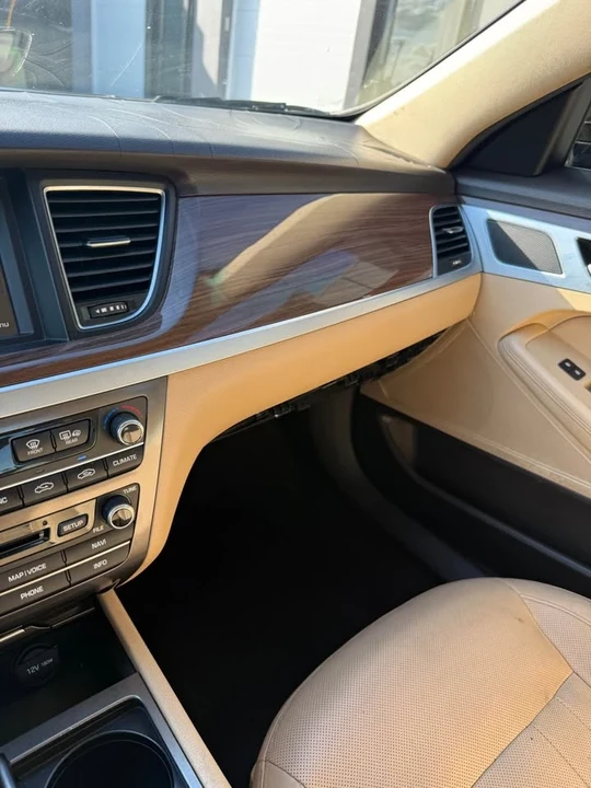 2015 Hyundai Genesis - Image 13 of 16