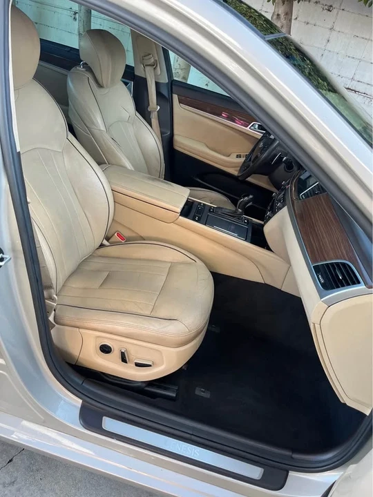 2015 Hyundai Genesis - Image 10 of 11