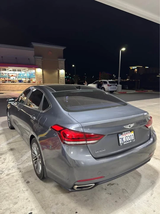 2015 Hyundai Genesis - Image 5 of 9