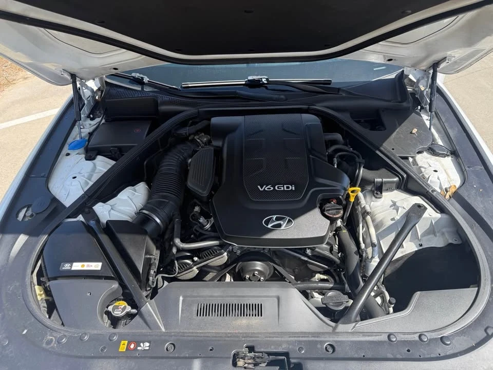 2015 Hyundai Genesis - Image 12 of 13