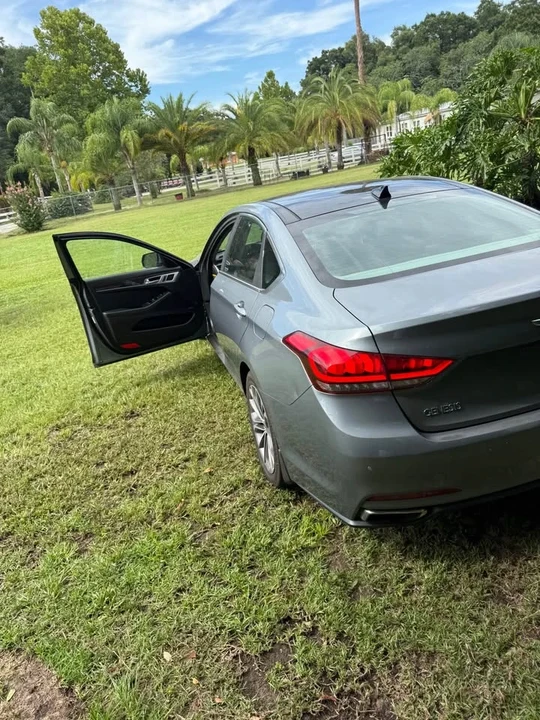 2015 Hyundai Genesis - Image 2 of 3