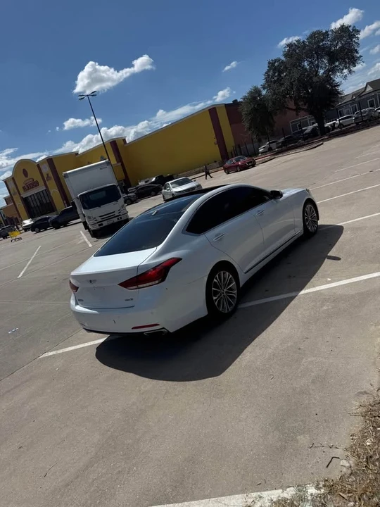 2015 Hyundai Genesis - Image 7 of 13