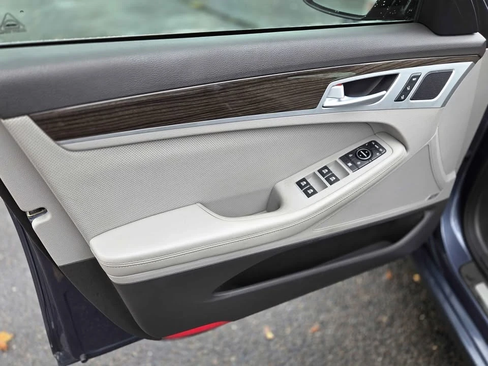2015 Hyundai Genesis - Image 10 of 20