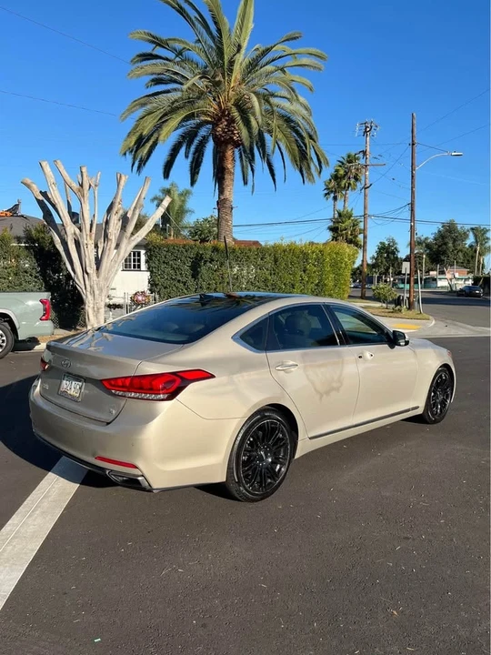 2015 Hyundai Genesis - Image 4 of 11