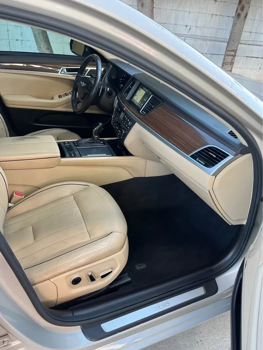 2015 Hyundai Genesis - Image 9 of 11