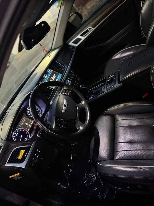 2015 Hyundai Genesis - Image 8 of 12