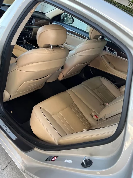 2015 Hyundai Genesis - Image 7 of 11
