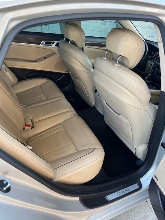 2015 Hyundai Genesis - Image 8 of 11
