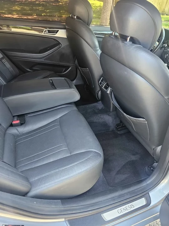 2015 Hyundai Genesis - Image 6 of 9