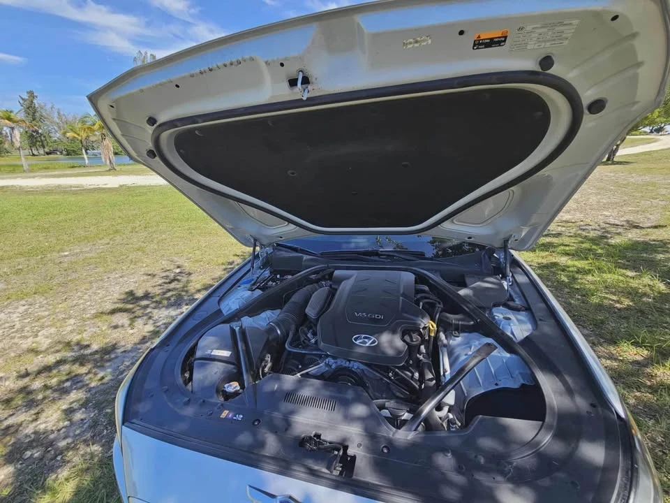 2015 Hyundai Genesis - Image 8 of 10