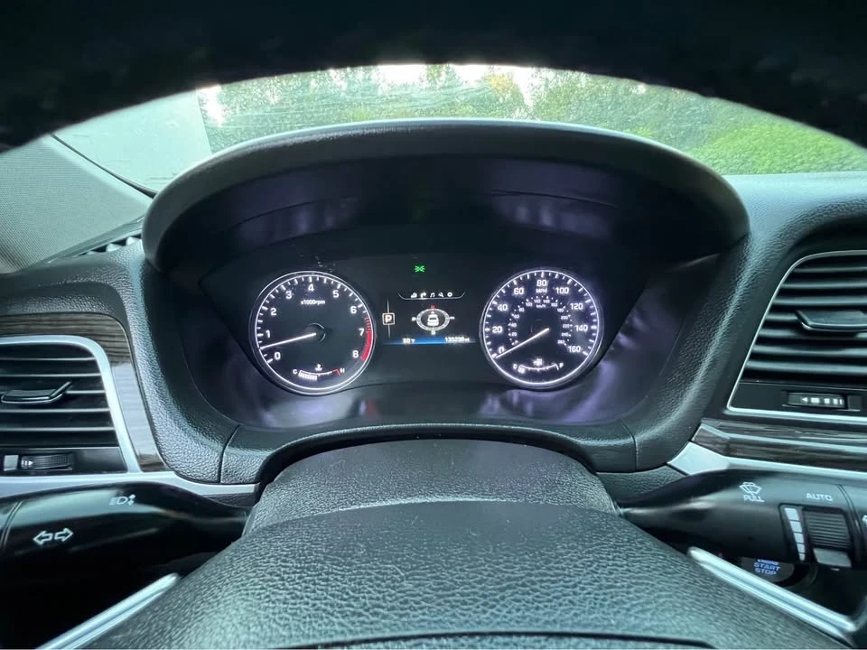 2015 Hyundai Genesis - Image 17 of 20