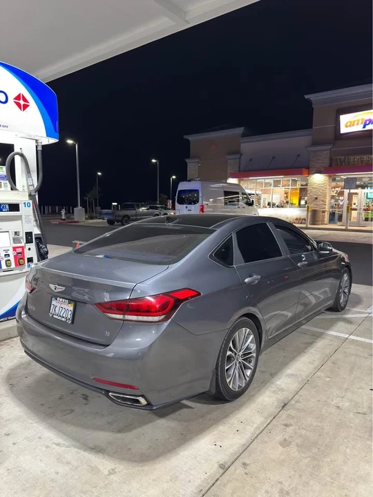 2015 Hyundai Genesis - Image 4 of 9