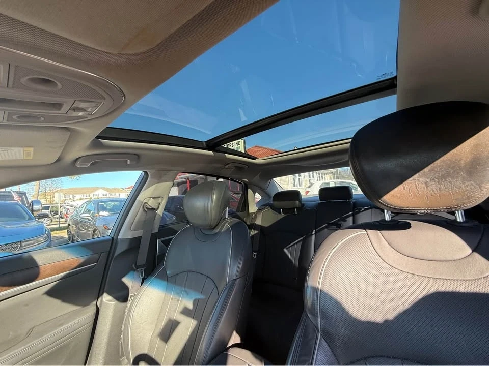 2015 Hyundai Genesis - Image 17 of 20