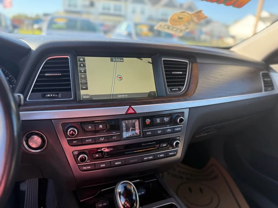 2015 Hyundai Genesis - Image 13 of 20