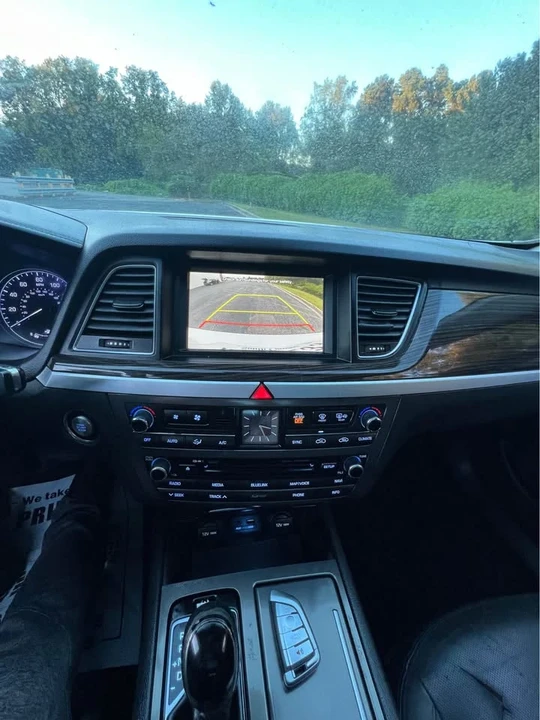 2015 Hyundai Genesis - Image 18 of 20