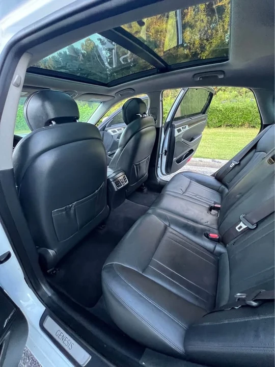 2015 Hyundai Genesis - Image 16 of 20