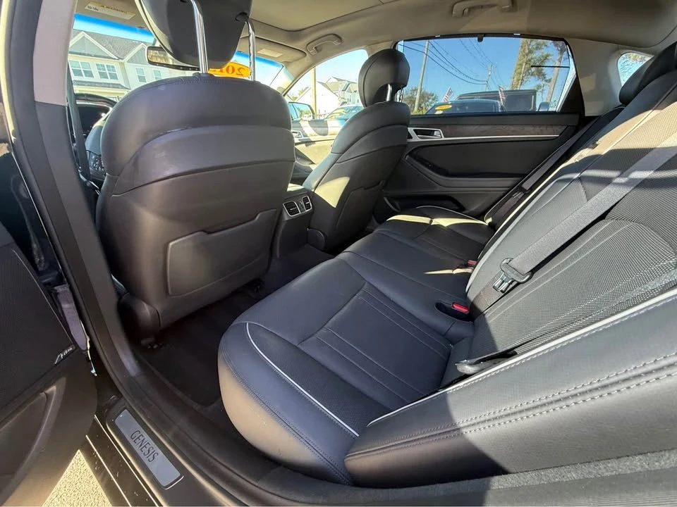 2015 Hyundai Genesis - Image 15 of 20