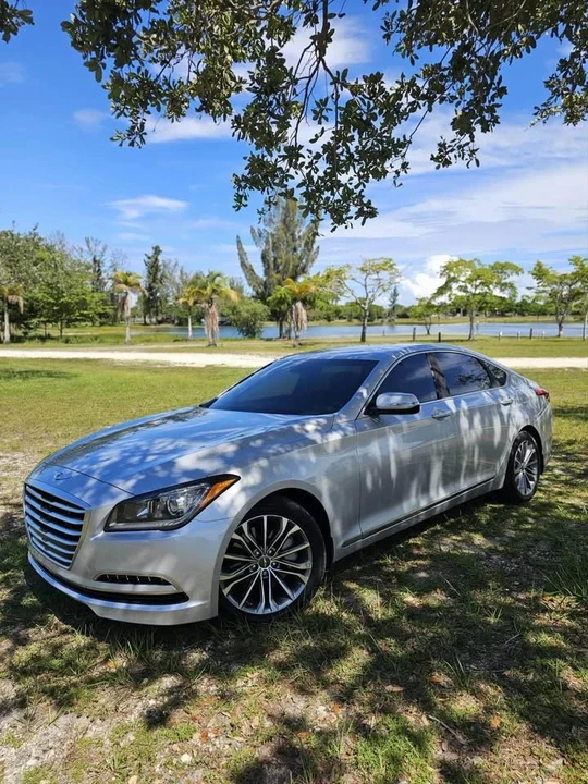 2015 Hyundai Genesis - Image 2 of 10