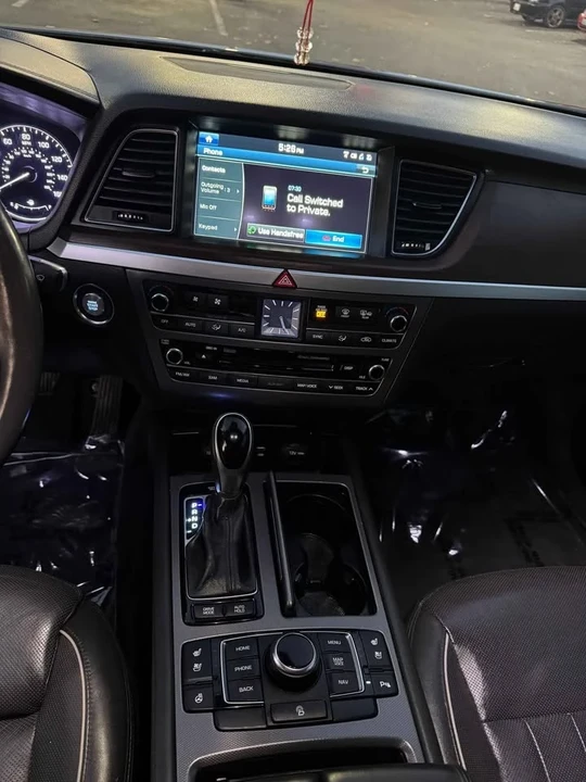 2015 Hyundai Genesis - Image 10 of 12
