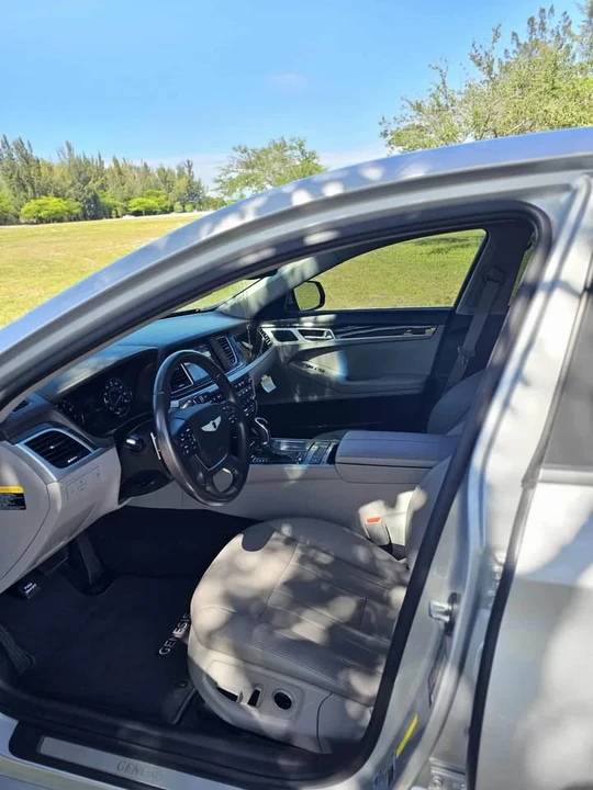 2015 Hyundai Genesis - Image 6 of 10