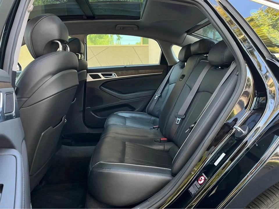 2015 Hyundai Genesis - Image 17 of 19