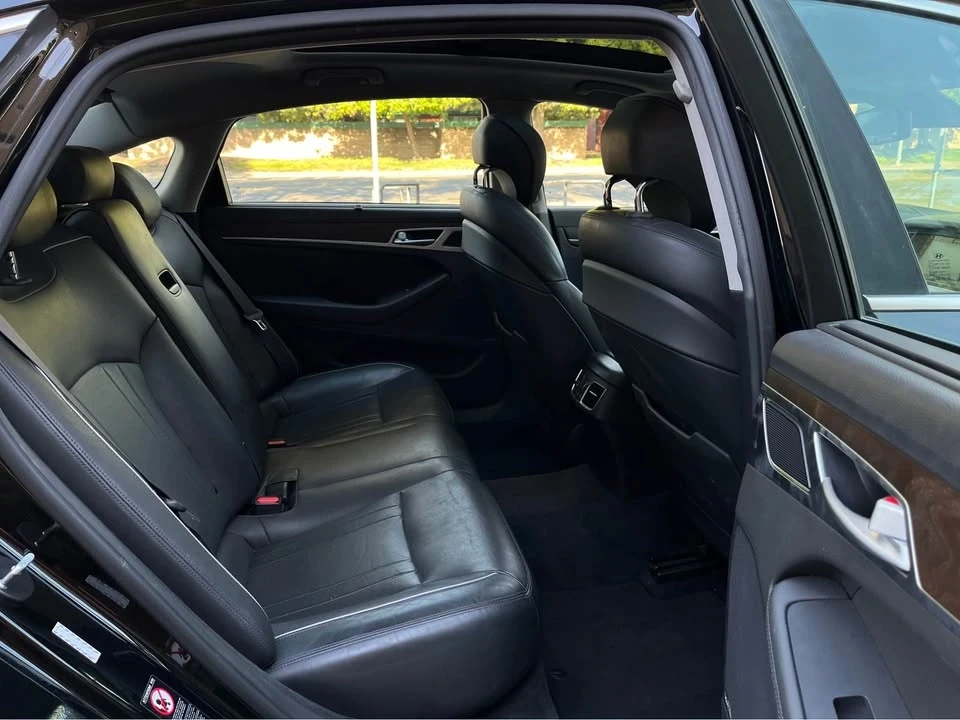 2015 Hyundai Genesis - Image 14 of 19