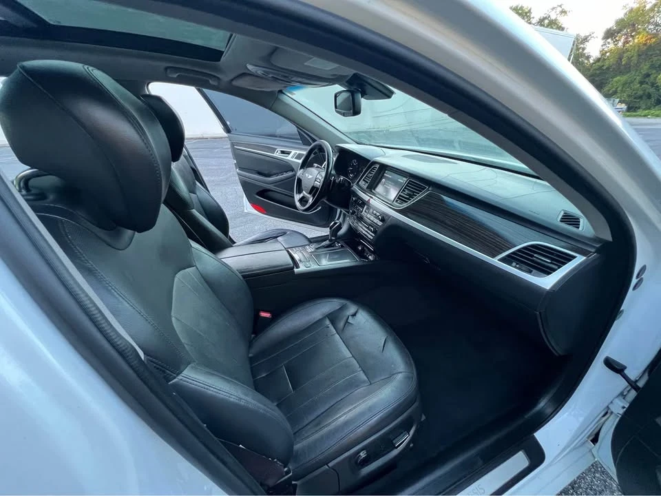 2015 Hyundai Genesis - Image 12 of 20