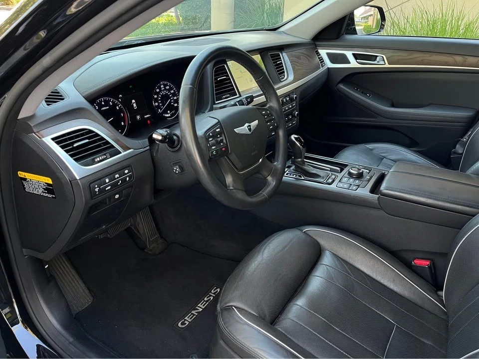 2015 Hyundai Genesis - Image 10 of 19