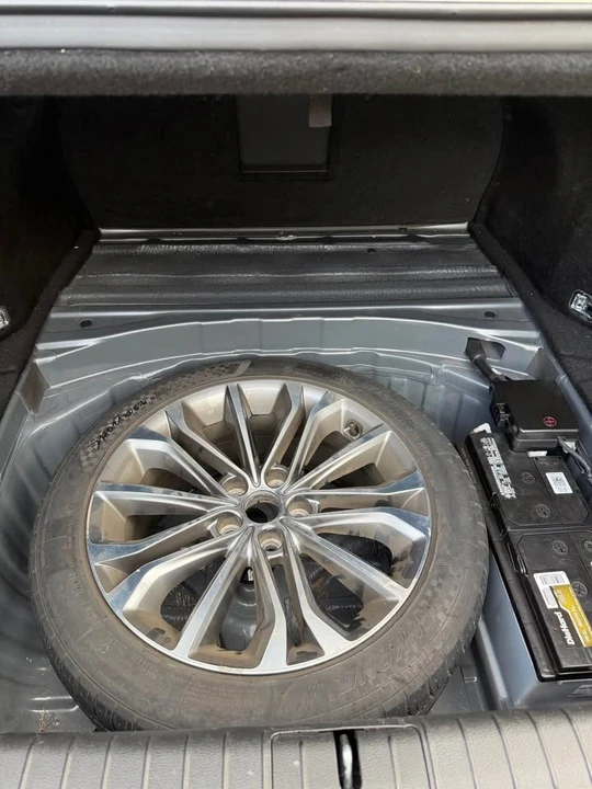 2015 Hyundai Genesis - Image 8 of 13