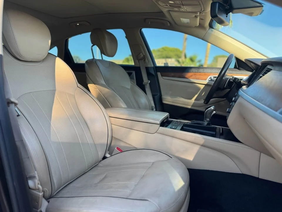 2015 Hyundai Genesis - Image 12 of 14