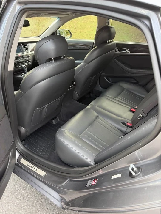 2015 Hyundai Genesis - Image 6 of 13