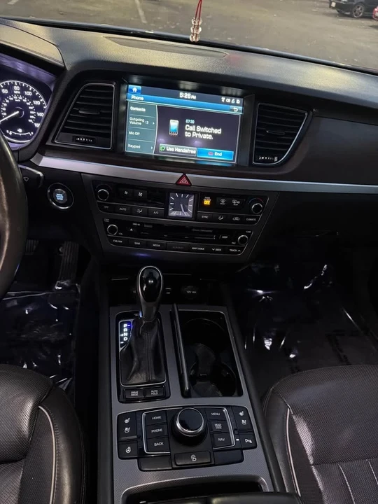 2015 Hyundai Genesis - Image 9 of 12