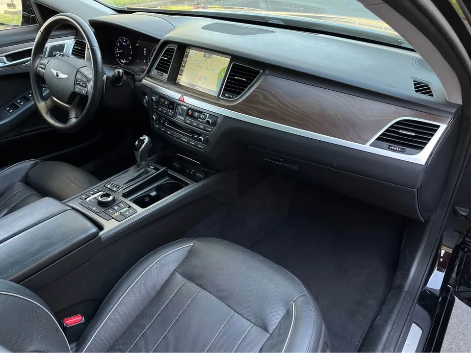 2015 Hyundai Genesis - Image 13 of 19