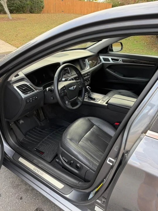2015 Hyundai Genesis - Image 2 of 13