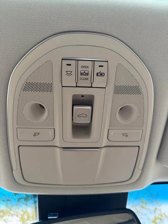2015 Hyundai Genesis - Image 7 of 9