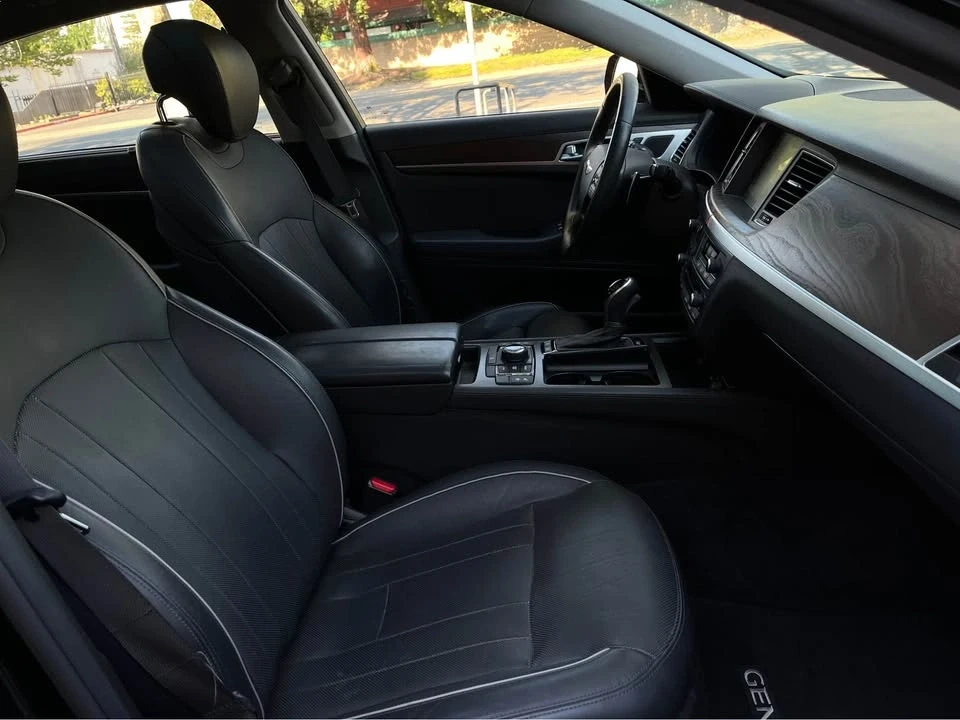 2015 Hyundai Genesis - Image 12 of 19