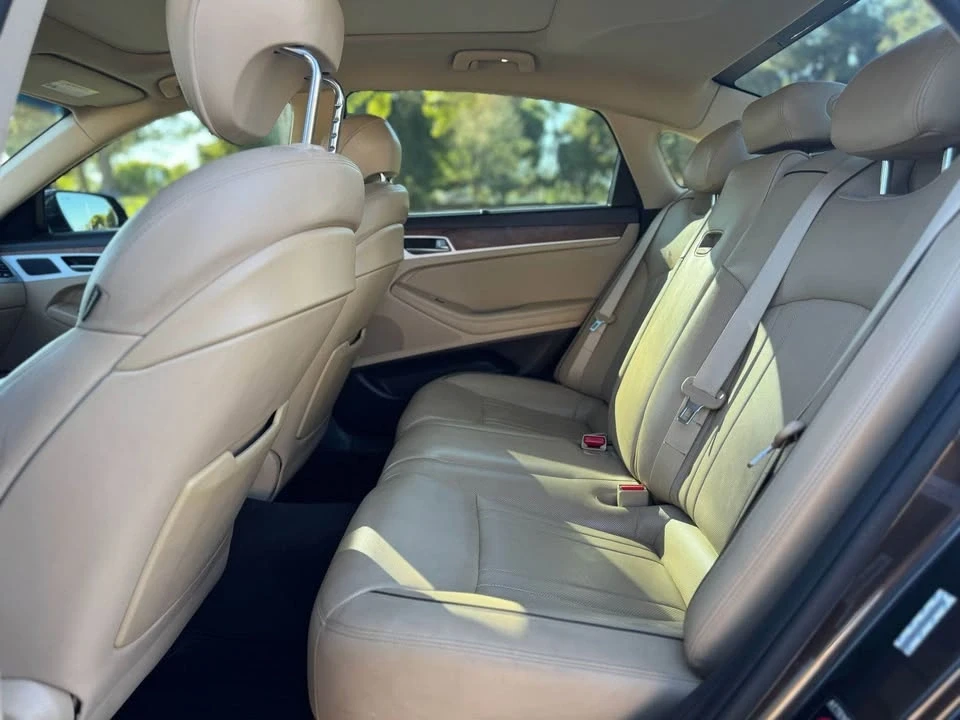 2015 Hyundai Genesis - Image 13 of 14