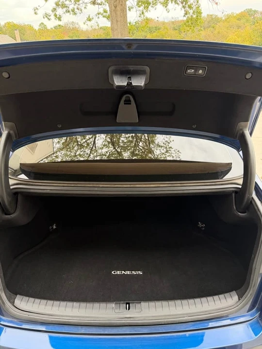 2015 Hyundai Genesis - Image 8 of 9