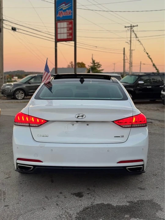 2015 Hyundai Genesis - Image 5 of 16