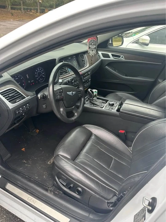 2015 Hyundai Genesis - Image 7 of 8
