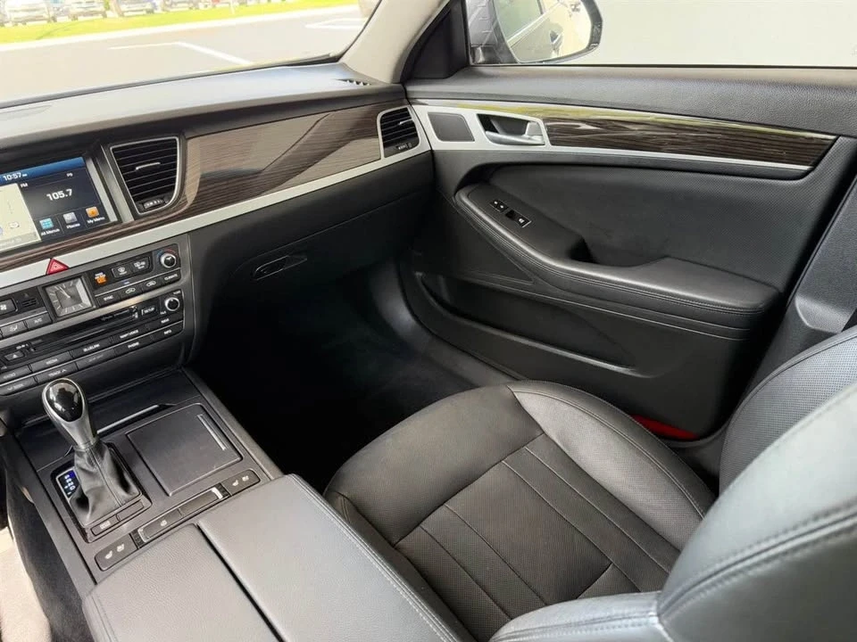 2015 Hyundai Genesis - Image 14 of 16
