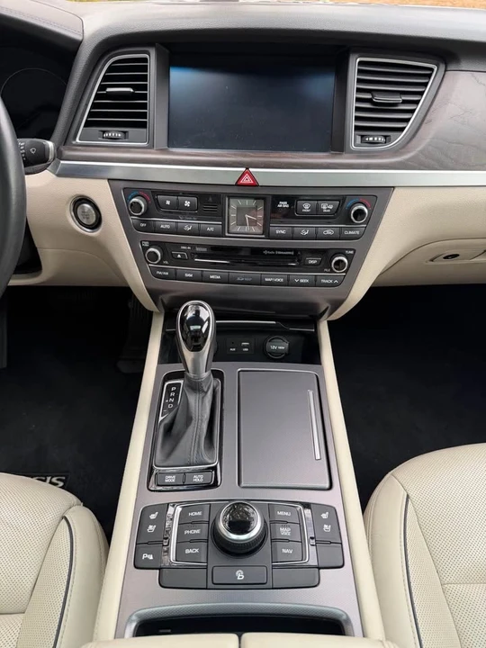 2015 Hyundai Genesis - Image 6 of 9