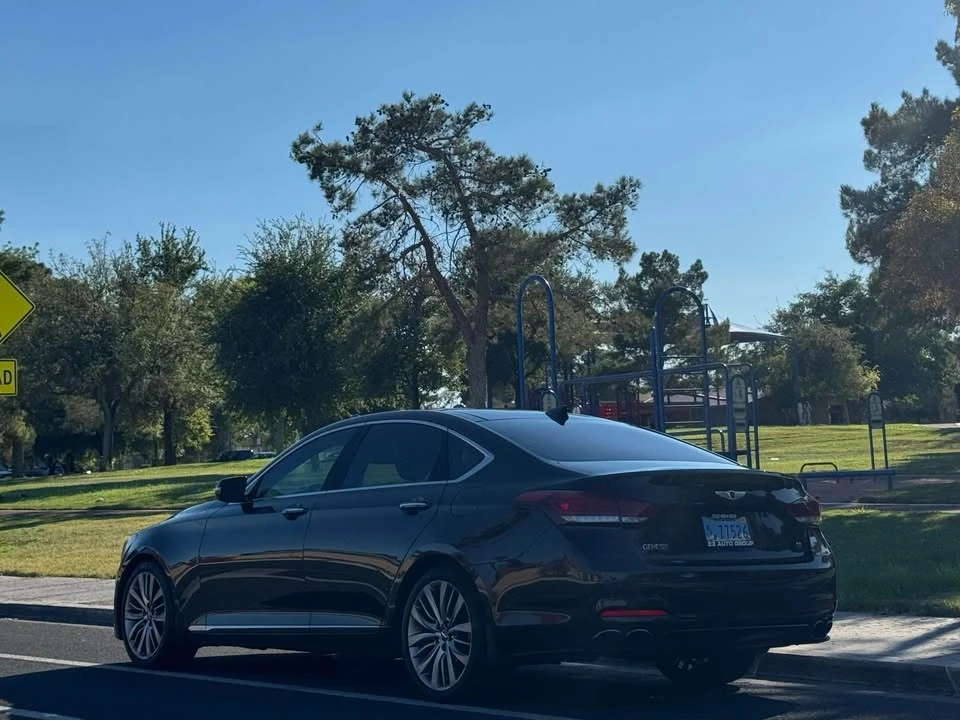 2015 Hyundai Genesis - Image 5 of 14