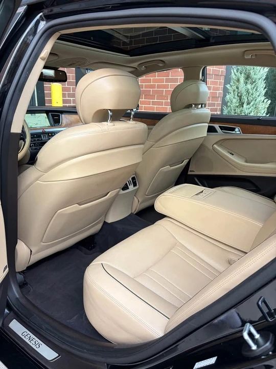 2015 Hyundai Genesis - Image 11 of 14