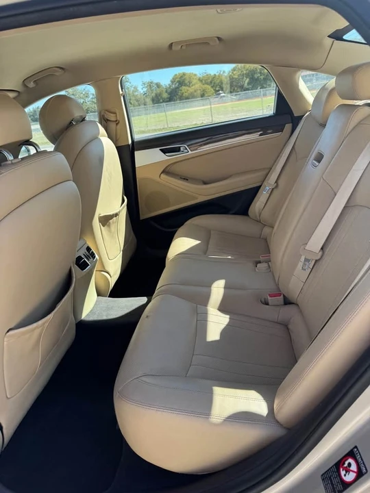 2015 Hyundai Genesis - Image 10 of 11