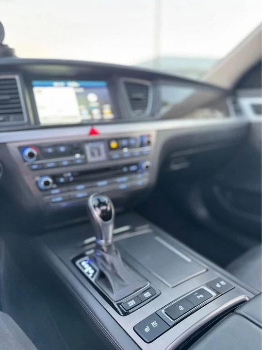 2015 Hyundai Genesis - Image 14 of 16