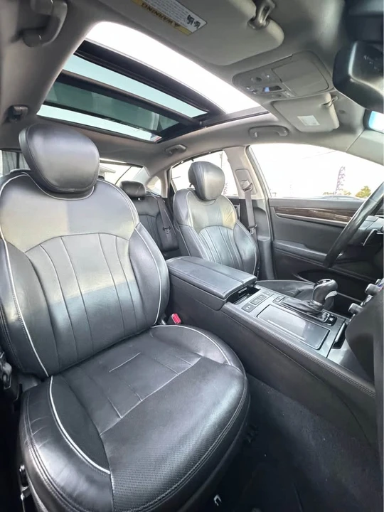 2015 Hyundai Genesis - Image 13 of 16