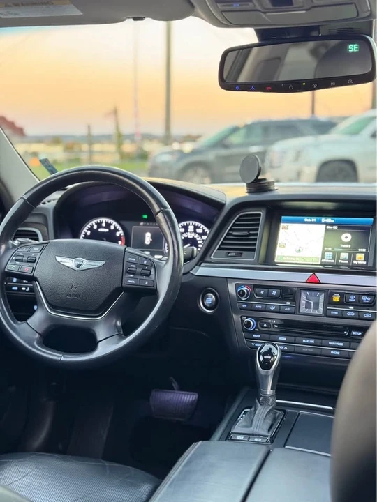 2015 Hyundai Genesis - Image 10 of 16